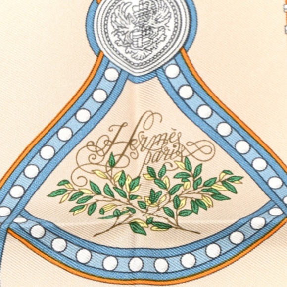 Hermes
Silk Carre Grand Tralala
Scarf 45 Vert Amande
Beige Bleu - Picture 6 of 12